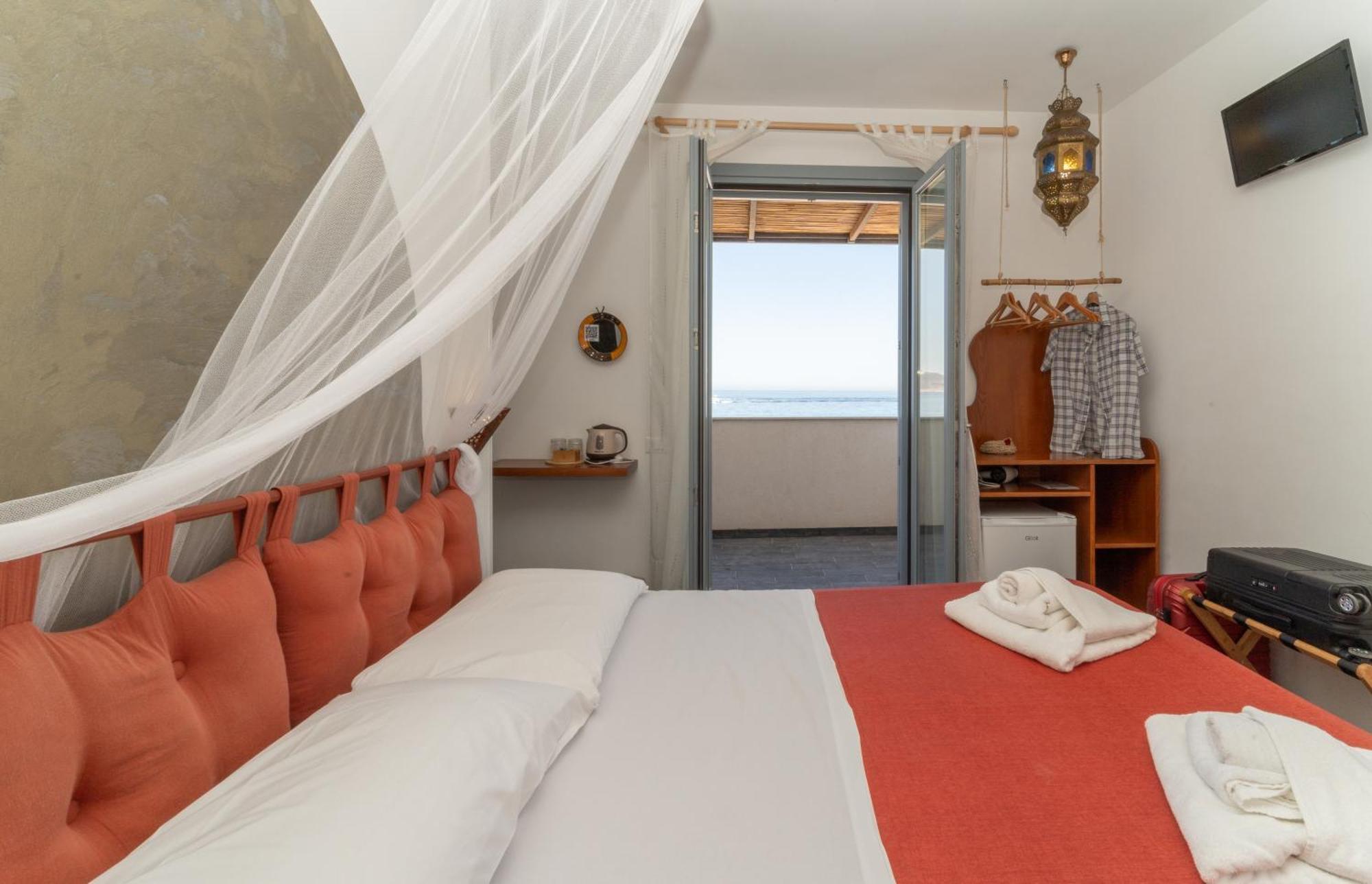 Ajamola Gasthuis 3*